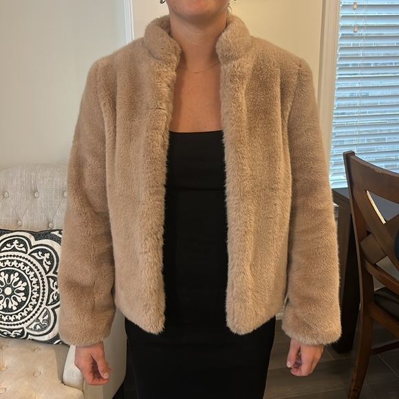 MAGASCHONI Oversized Soft Beige Plush Faux Fur Short Coat Size XS - Picture 5 of 11